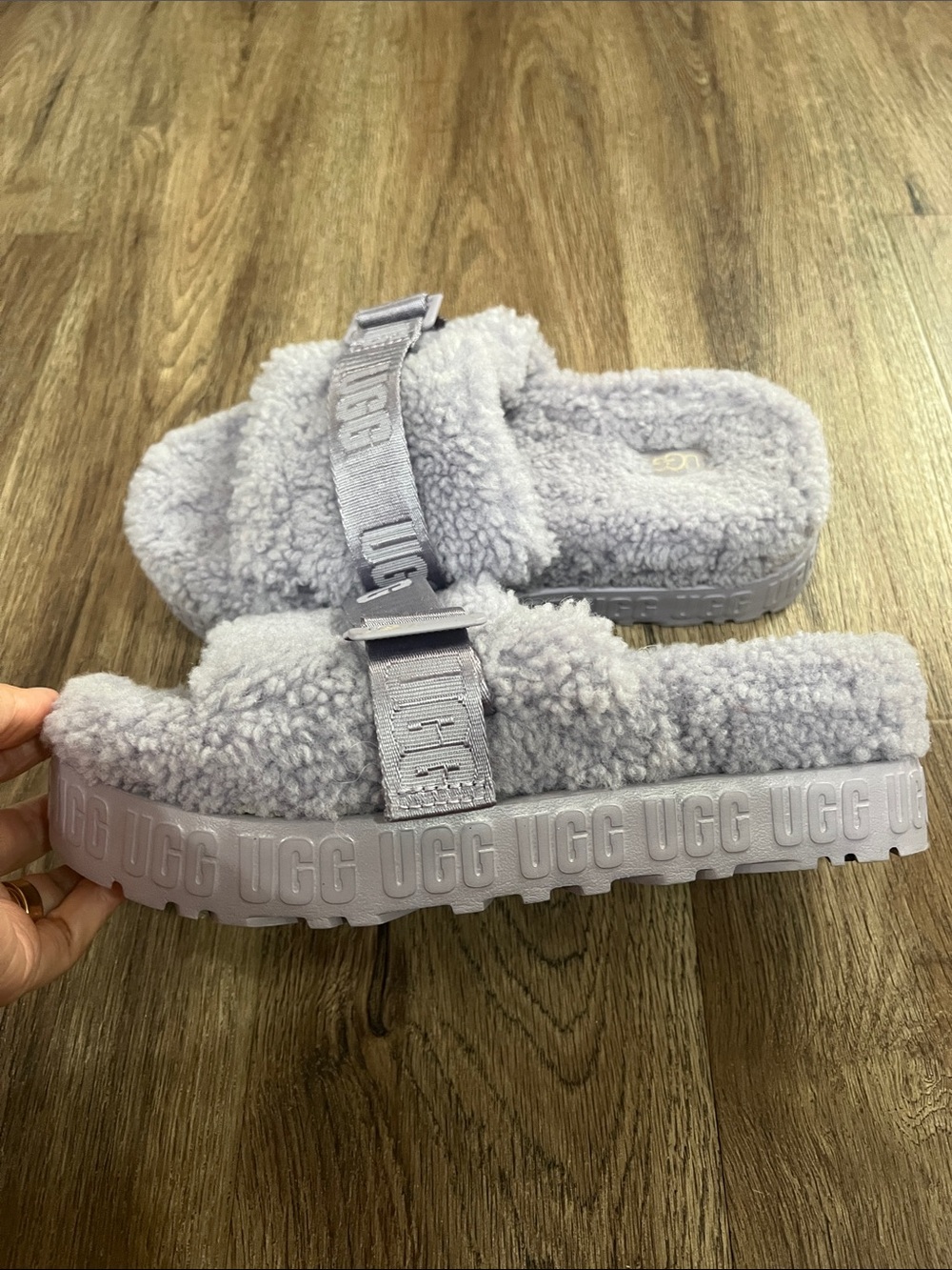 UGG Fluffita Slide Slippers Platform Sheepskin Logo Size US 7